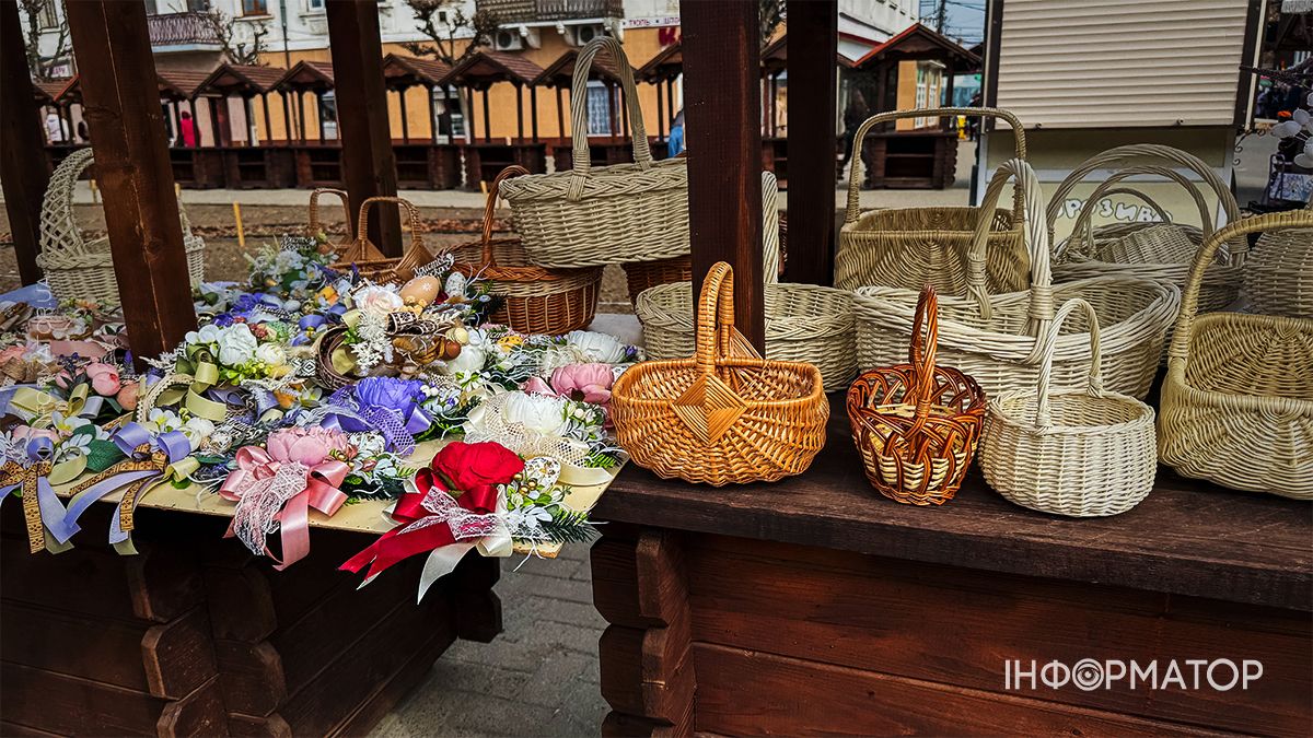 Писанки, вербові гілочки та прикраси для кошика: у Коломиї запрацював Великодній ярмарок 8