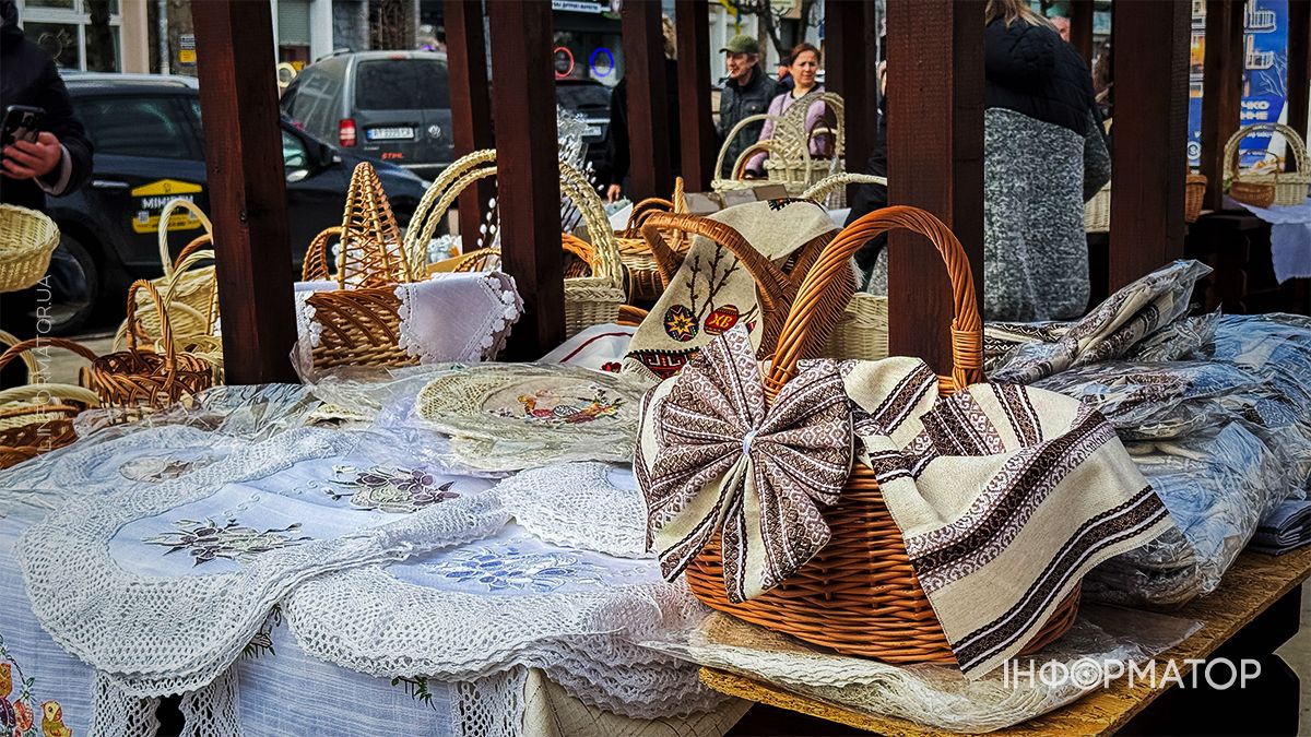 Писанки, вербові гілочки та прикраси для кошика: у Коломиї запрацював Великодній ярмарок 3