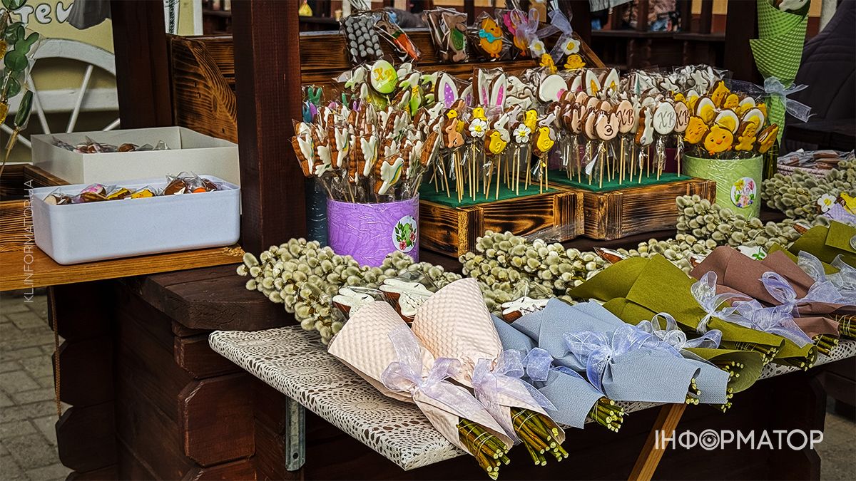 Писанки, вербові гілочки та прикраси для кошика: у Коломиї запрацював Великодній ярмарок 2