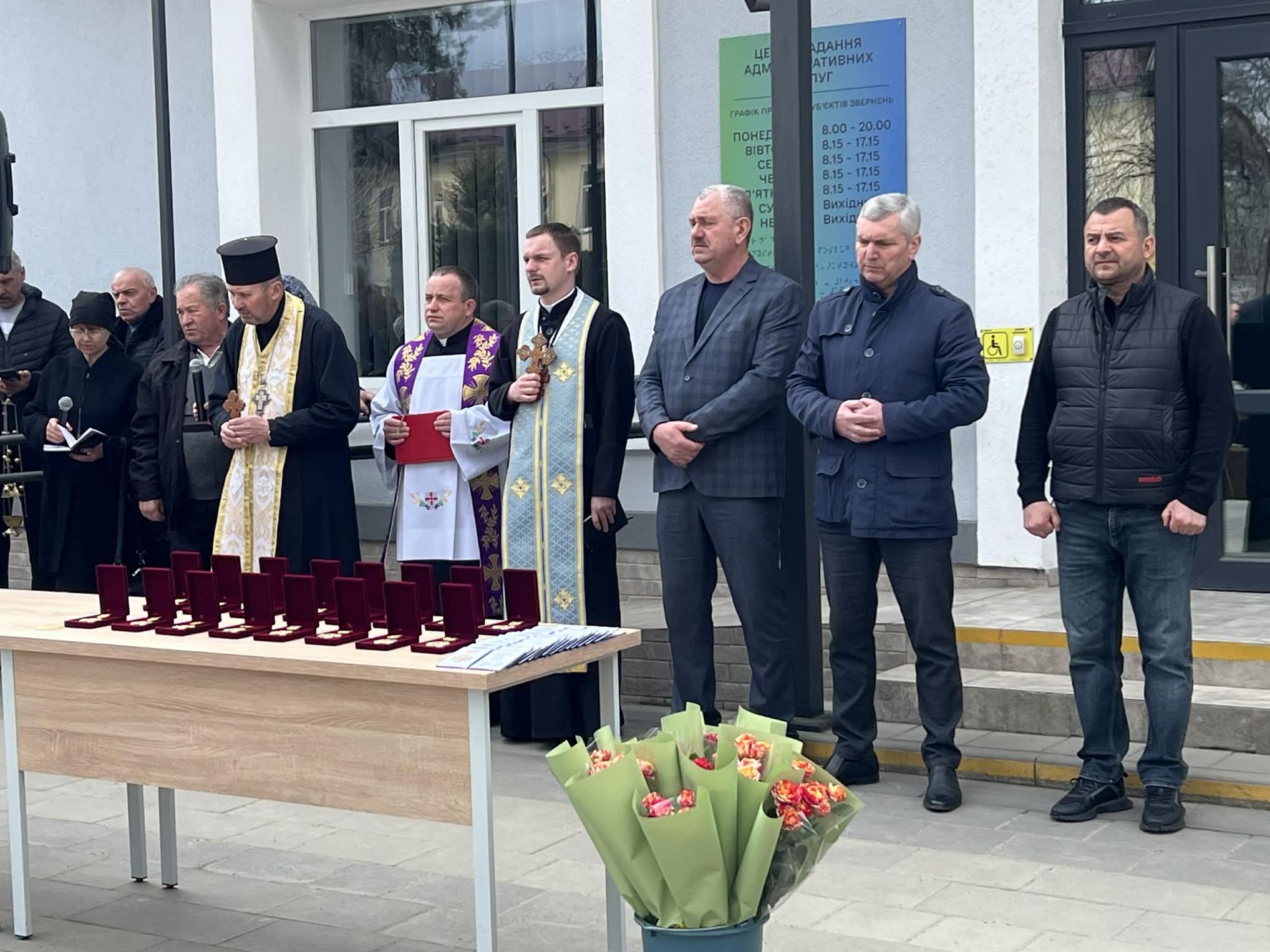 У Кутській громаді родинам полеглих воїнів вручили медалі "За заслуги перед Прикарпаттям" 15