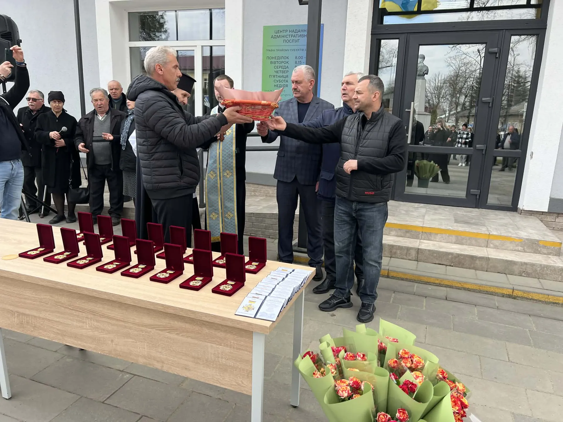 У Кутській громаді родинам полеглих воїнів вручили медалі "За заслуги перед Прикарпаттям" 2