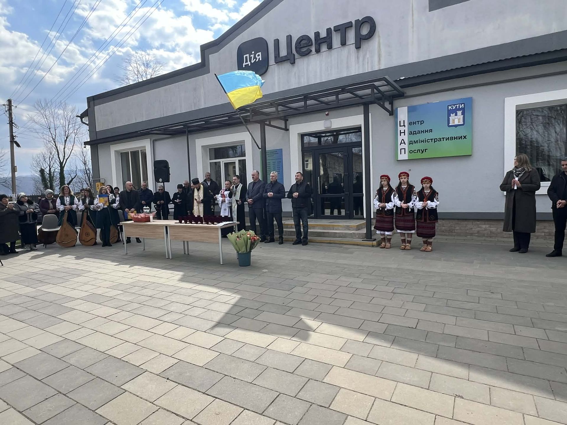 У Кутській громаді родинам полеглих воїнів вручили медалі "За заслуги перед Прикарпаттям" 3