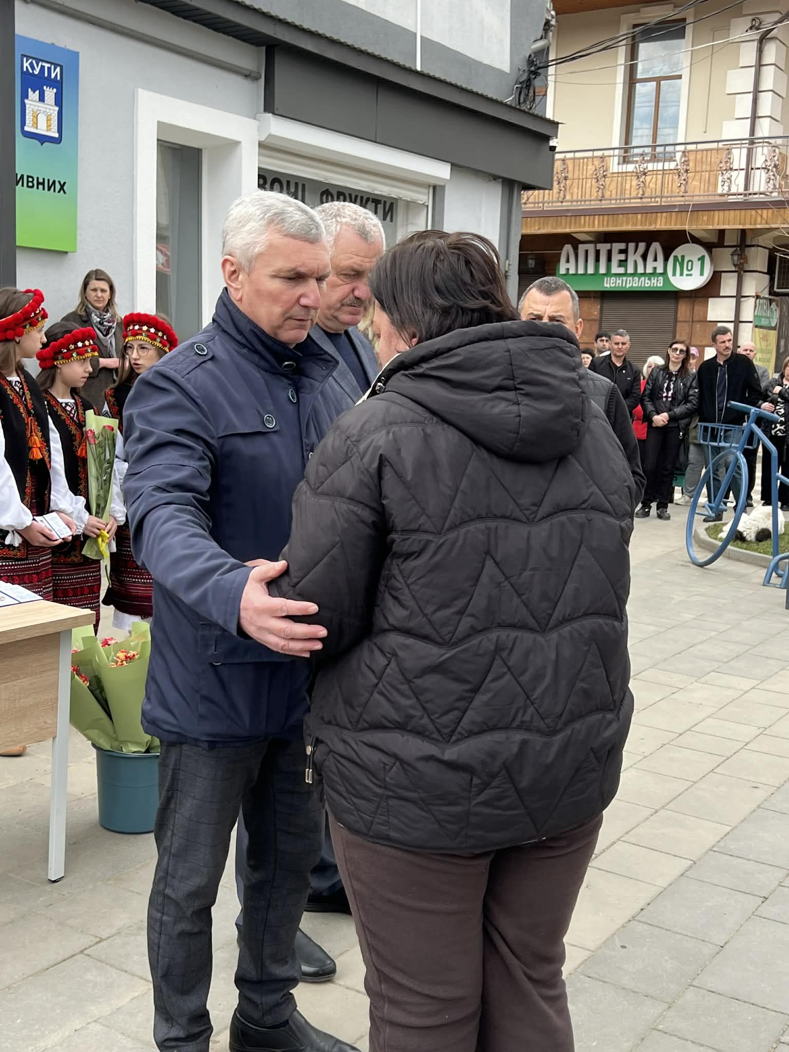 У Кутській громаді родинам полеглих воїнів вручили медалі "За заслуги перед Прикарпаттям" 11