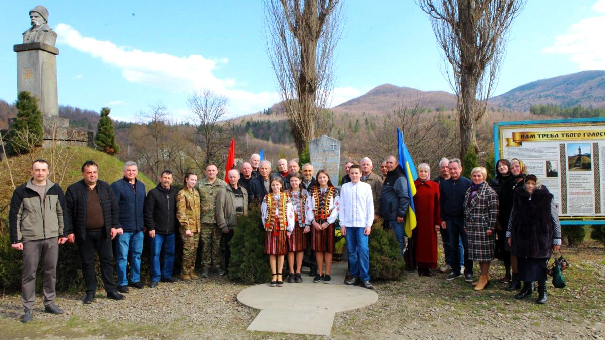 Меморіальну стелу полеглому Андрію Козлану відкрили у Шешорах 4