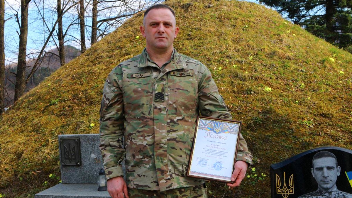 Меморіальну стелу полеглому Андрію Козлану відкрили у Шешорах 3