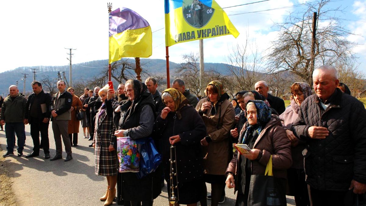 Меморіальну стелу полеглому Андрію Козлану відкрили у Шешорах 2