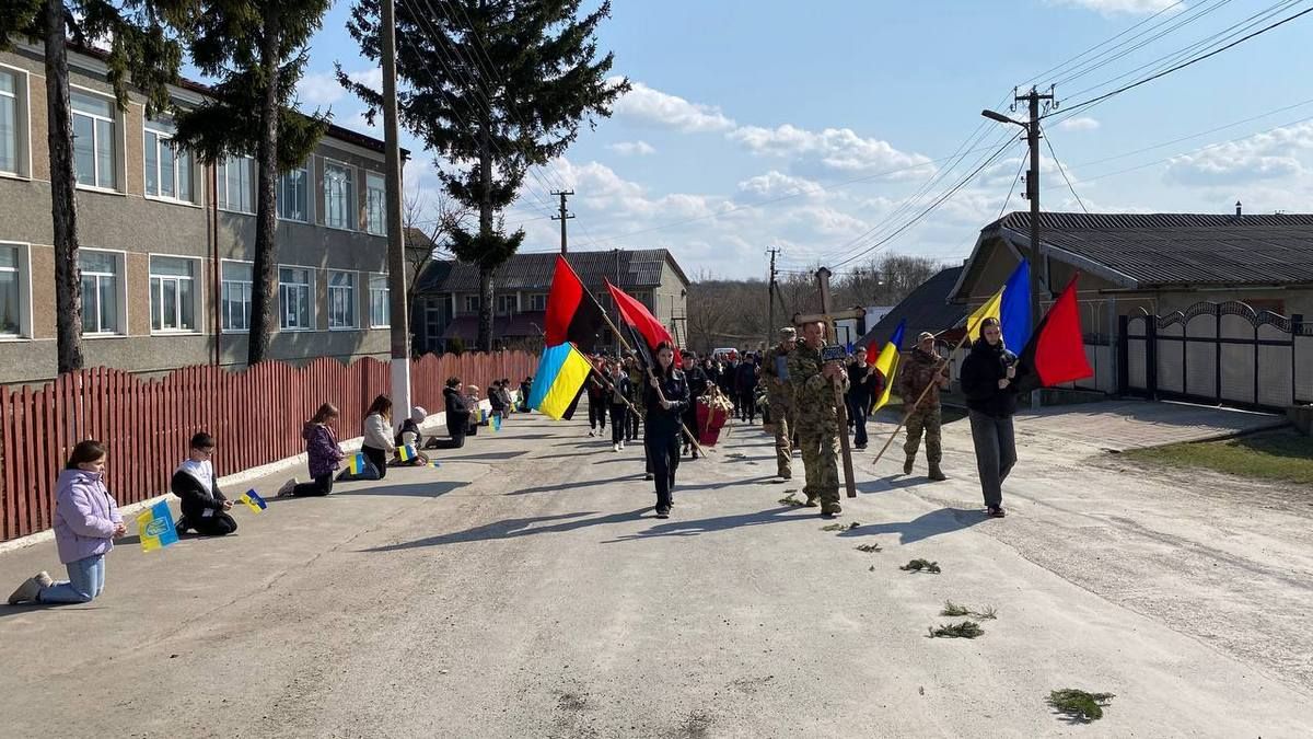 На вічний спочинок провели захисника Михайла Старківа з Городенківської громади