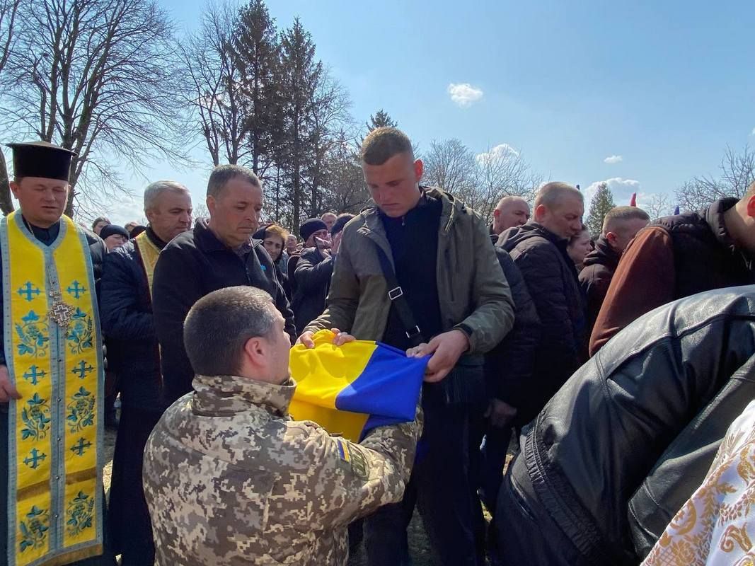 Захисника Михайла Старківа провели на вічний спочинок у Городенківській громаді 12