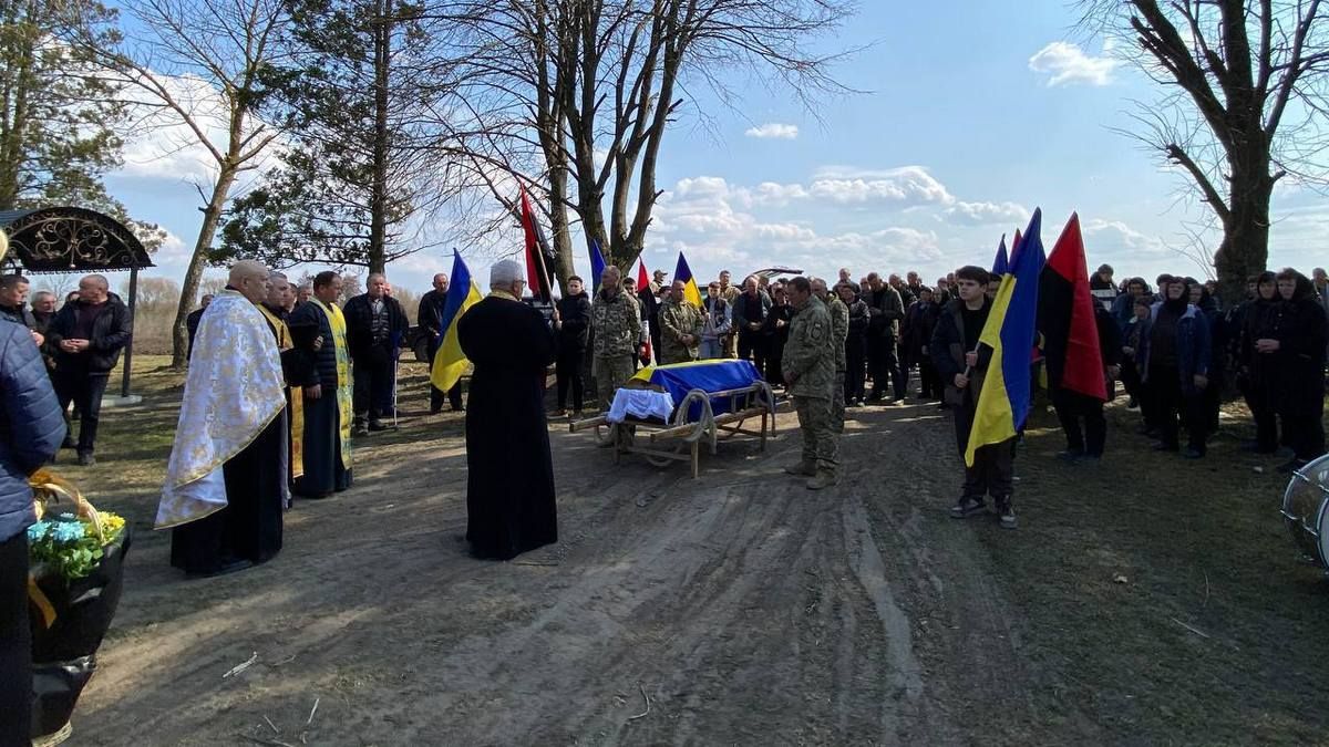 Захисника Михайла Старківа провели на вічний спочинок у Городенківській громаді 10