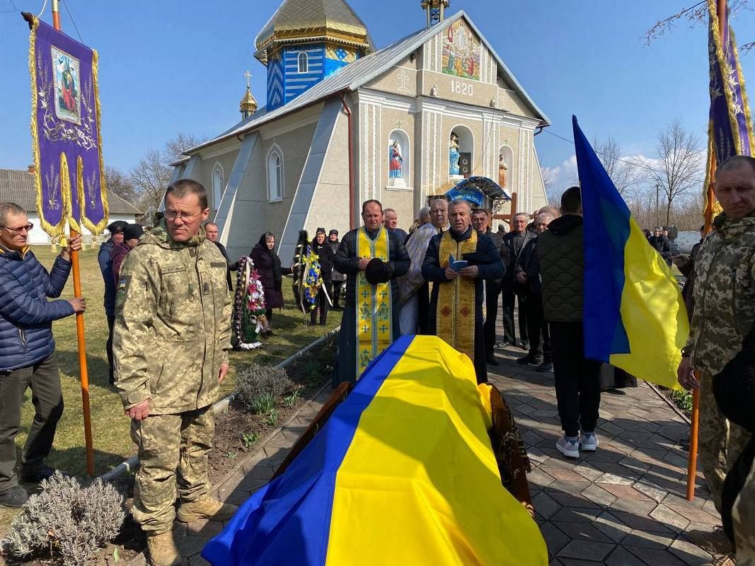 Захисника Михайла Старківа провели на вічний спочинок у Городенківській громаді 6