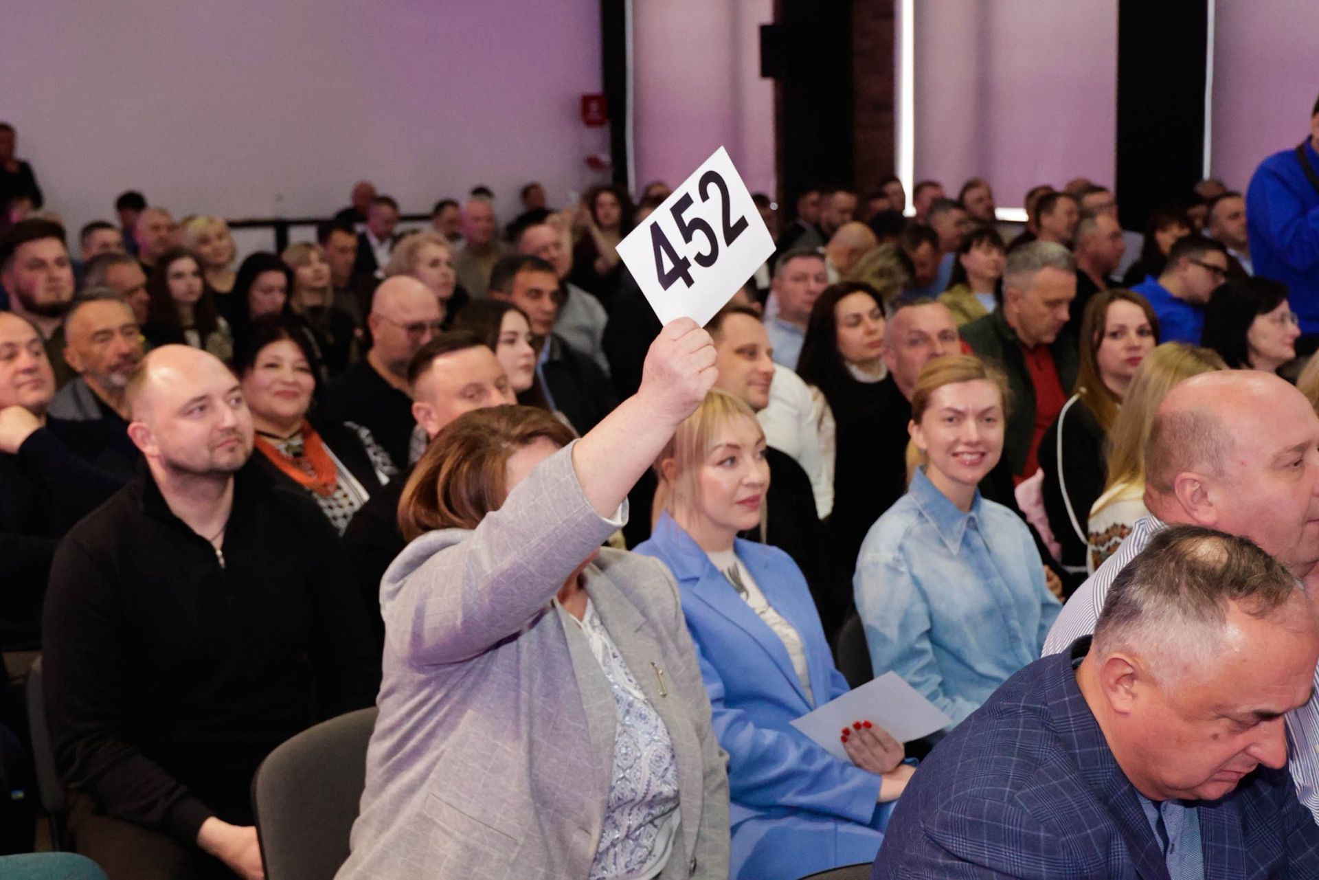 На Прикарпатті під час благодійного аукціону зібрали понад 7,7 млн грн для ЗСУ 1