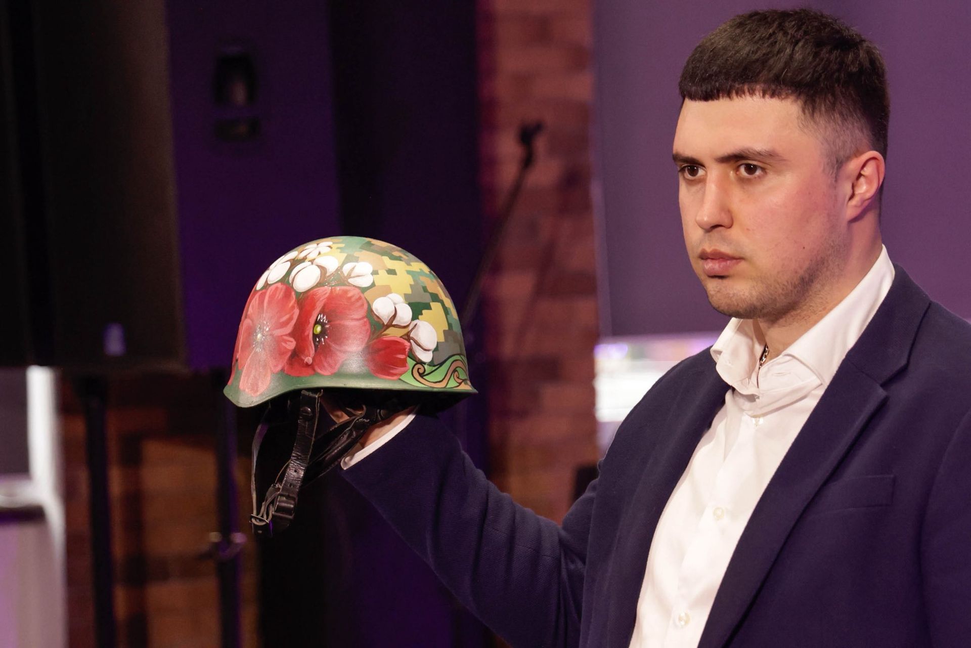 На Прикарпатті під час благодійного аукціону зібрали понад 7,7 млн грн для ЗСУ 10