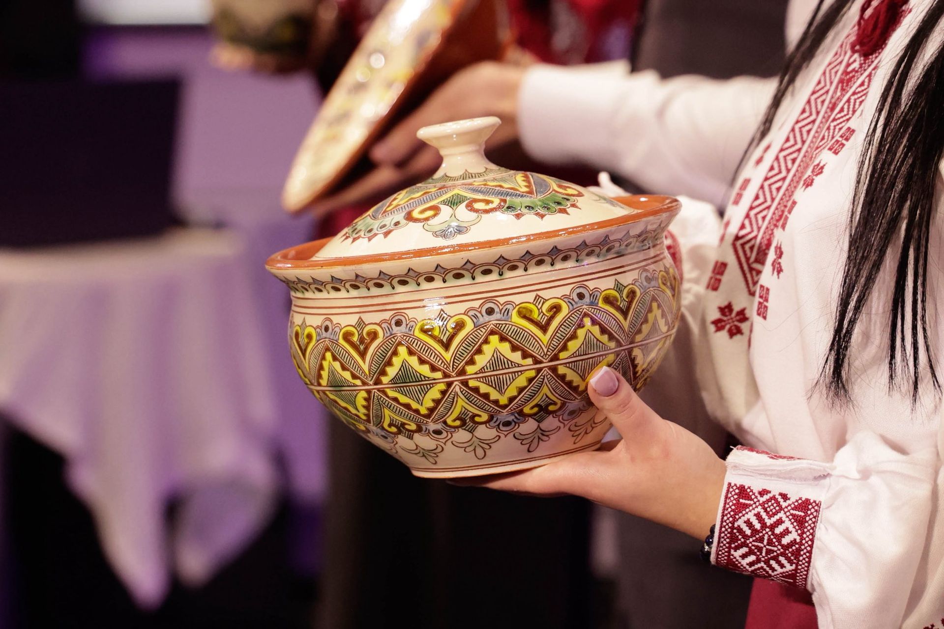 На Прикарпатті під час благодійного аукціону зібрали понад 7,7 млн грн для ЗСУ 11