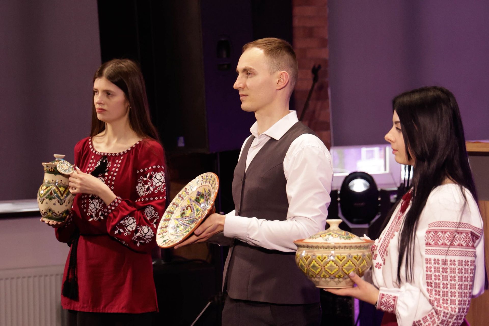 На Прикарпатті під час благодійного аукціону зібрали понад 7,7 млн грн для ЗСУ 13