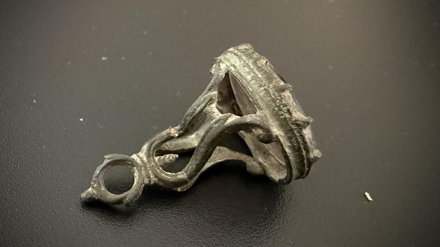 Вилучені археологічні артефакти. Фото: Київська митниця Вилучені археологічні артефакти. Фото: Київська митниця