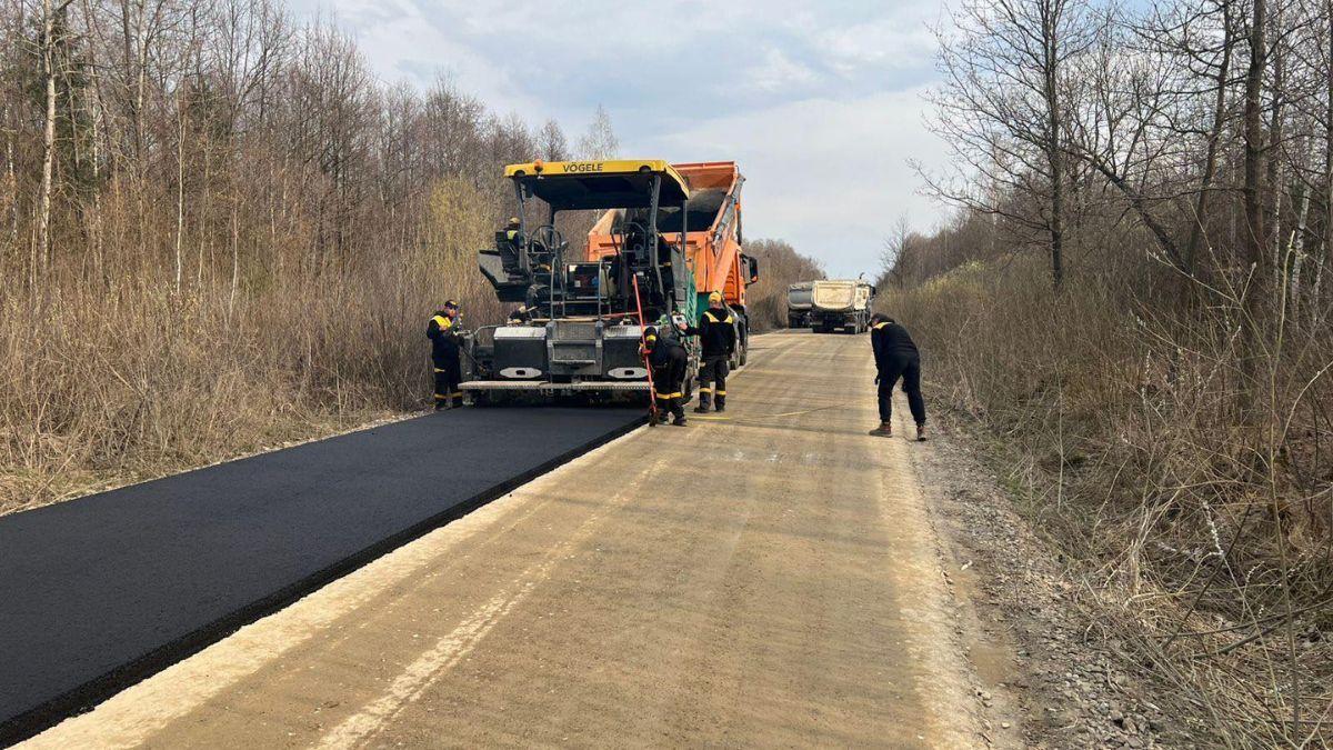 Ремонт дорожнього покриття на Надвірнянщині