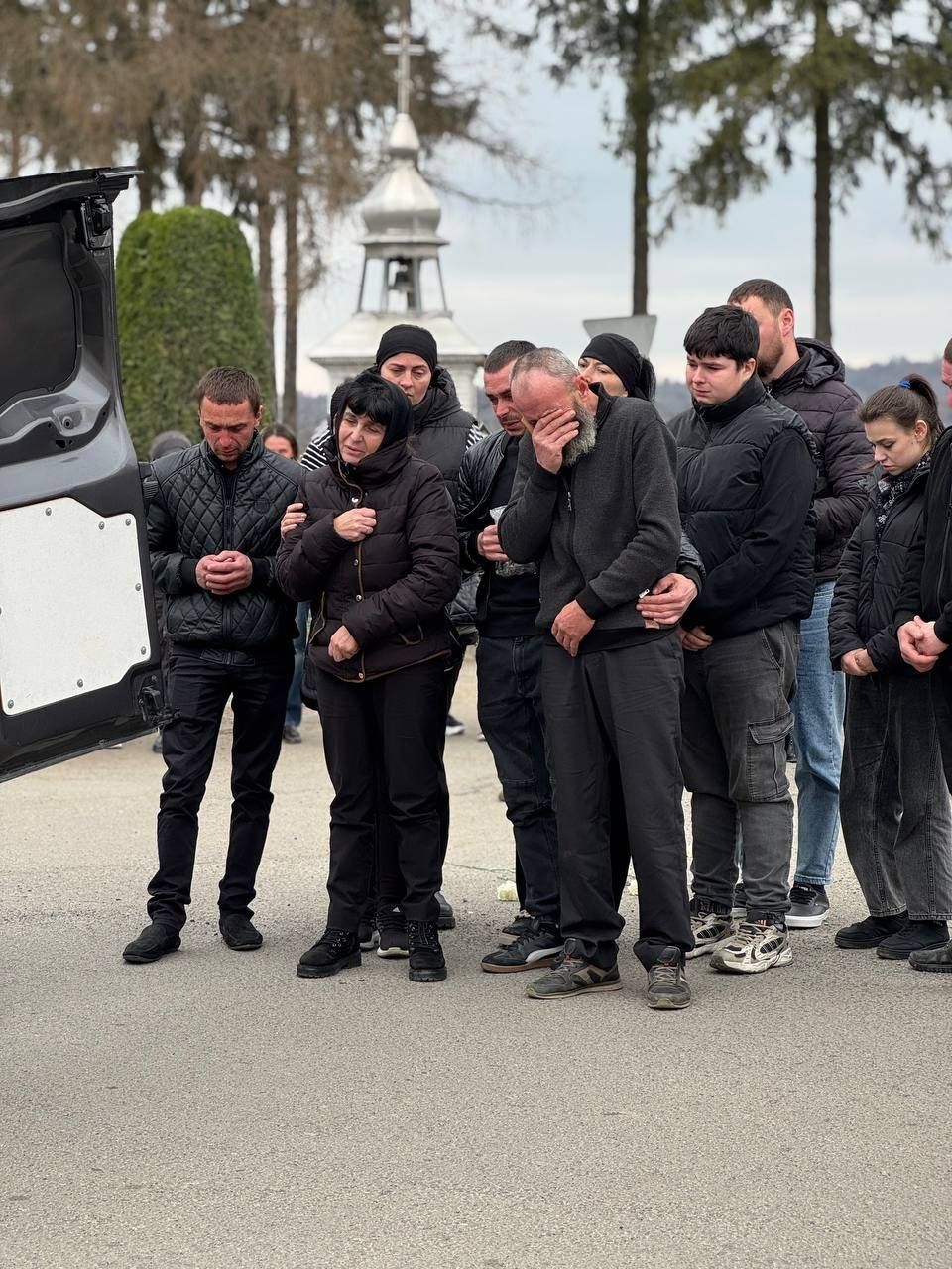 У Печеніжинській громаді "на щиті" зустріли скорботний кортеж полеглого воїна Андрія Гопелтатюка 5