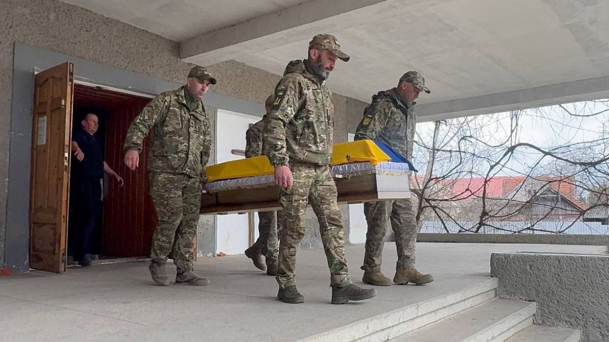 Зустріч скорботного кортежу загиблого Андрія Гопелтатюка