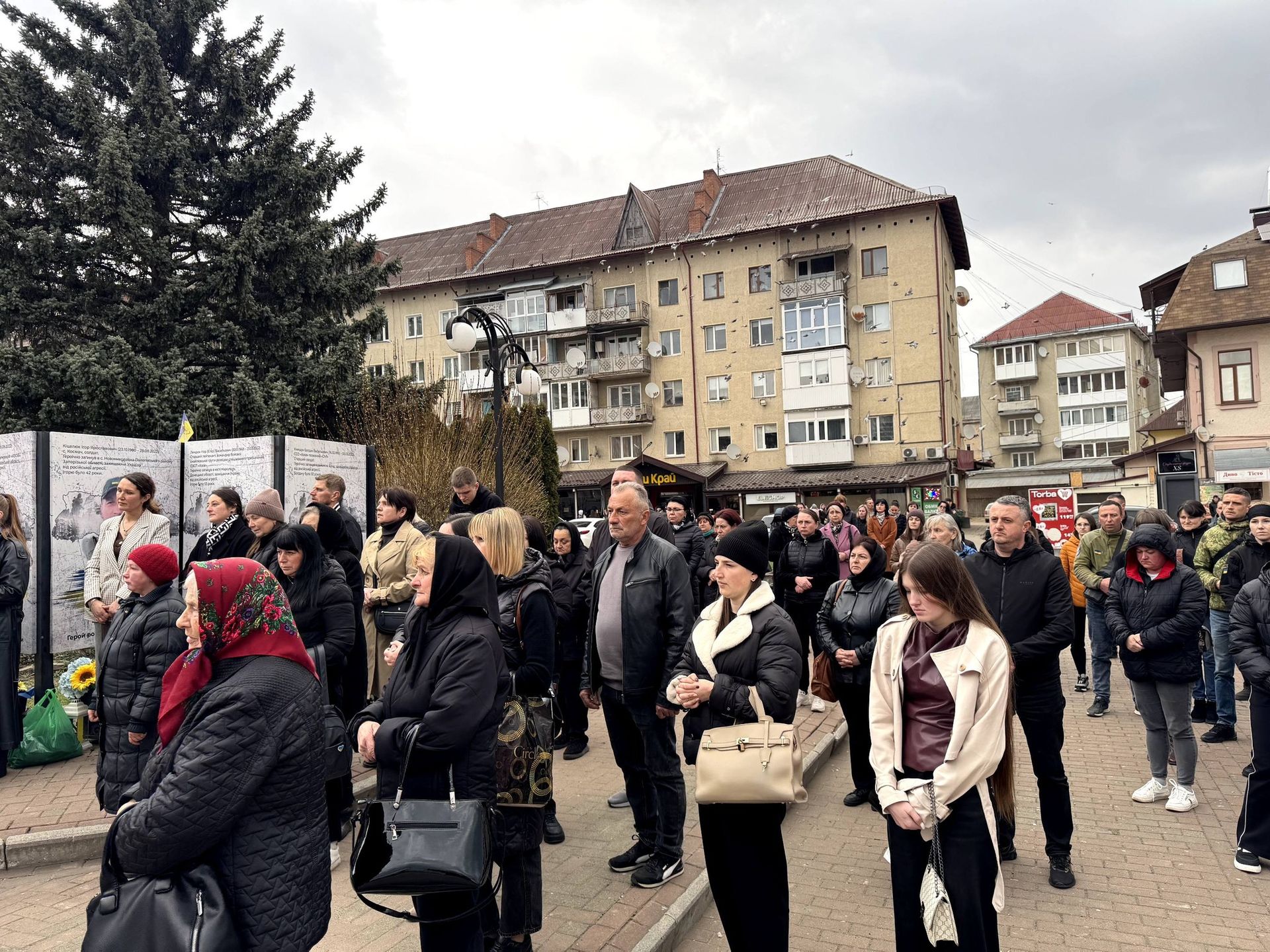 У Косові вшанували пам’ять полеглих захисників та освятили меморіал 4