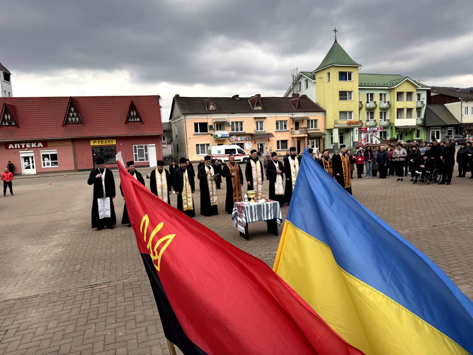 У Косові вшанували пам’ять полеглих захисників та освятили меморіал 6