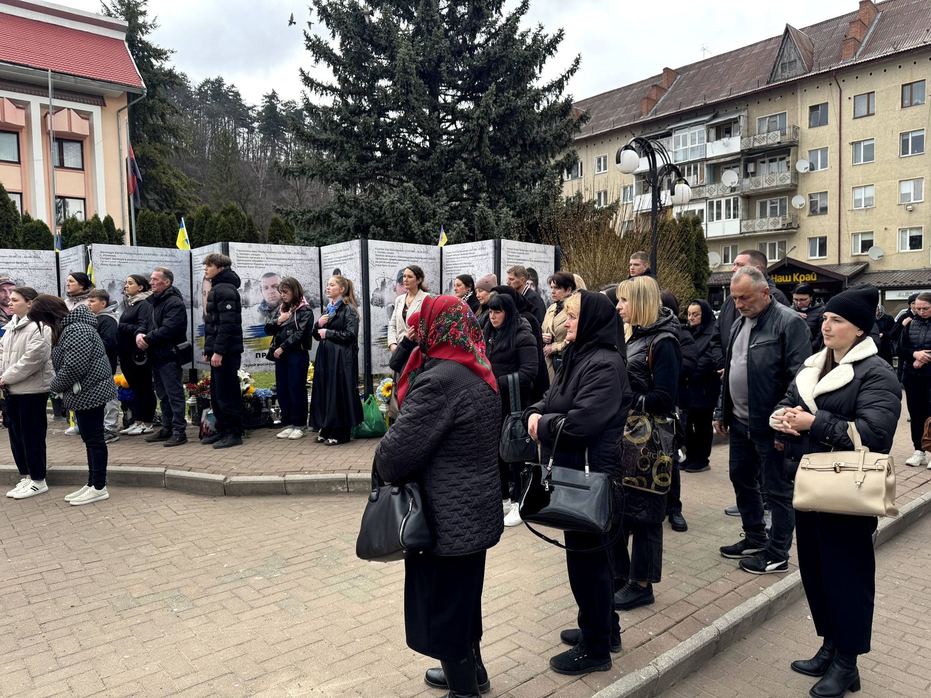 У Косові вшанували пам’ять полеглих захисників та освятили меморіал 11