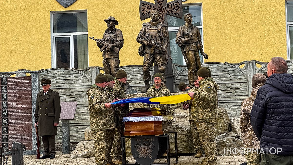 Коломияни віддали шану воїну Руслану Пастушенку, чин похорону пройде Великій Кам’янці