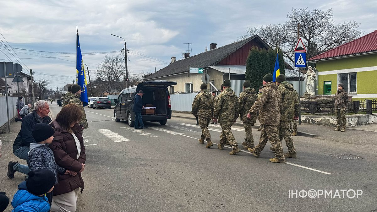 Коломияни віддали шану воїну Руслану Пастушенку, чин похорону пройде Великій Кам’янці 2