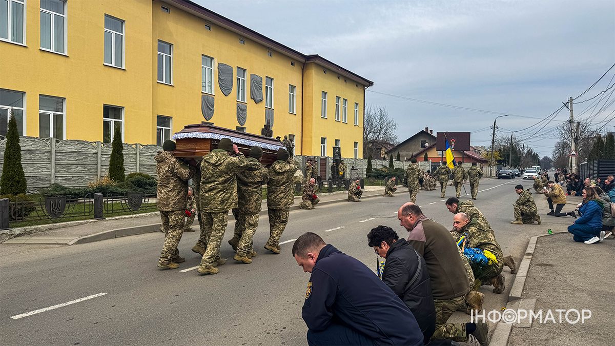Коломияни віддали шану воїну Руслану Пастушенку, чин похорону пройде Великій Кам’янці 4