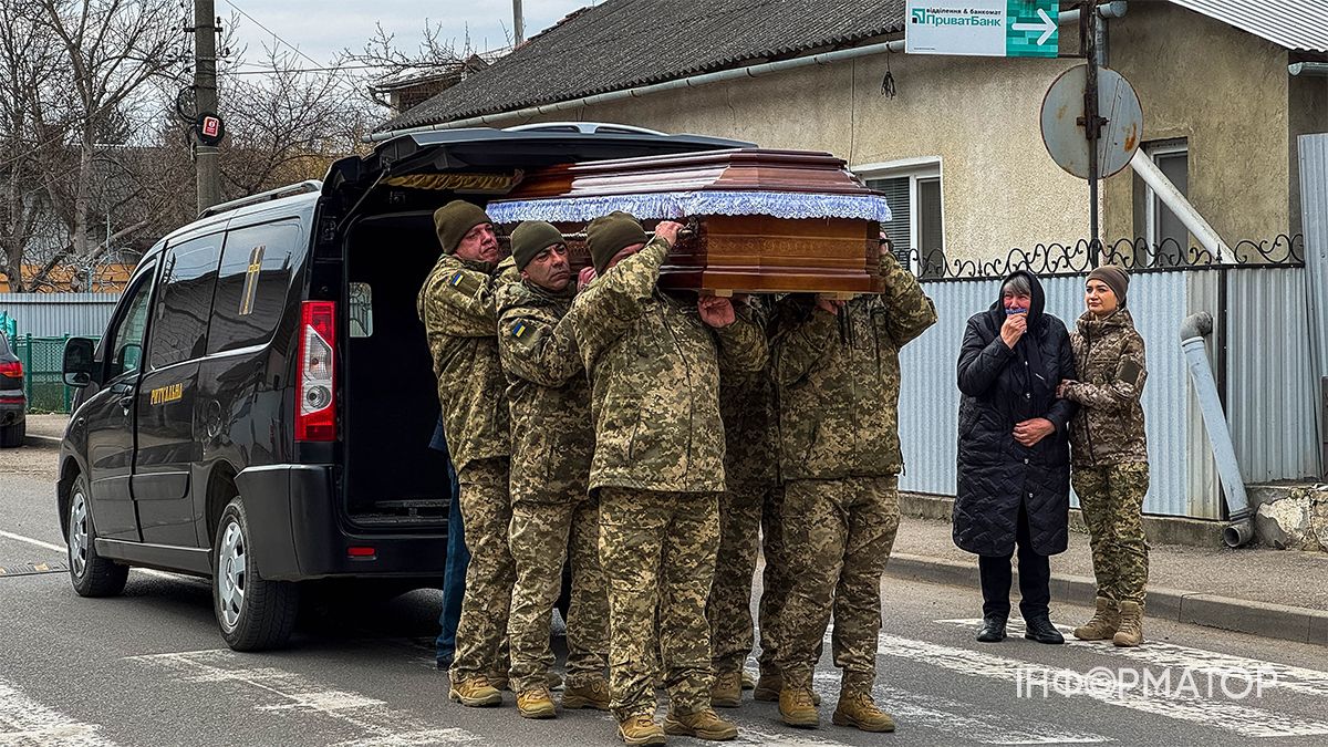 Коломияни віддали шану воїну Руслану Пастушенку, чин похорону пройде Великій Кам’янці 3