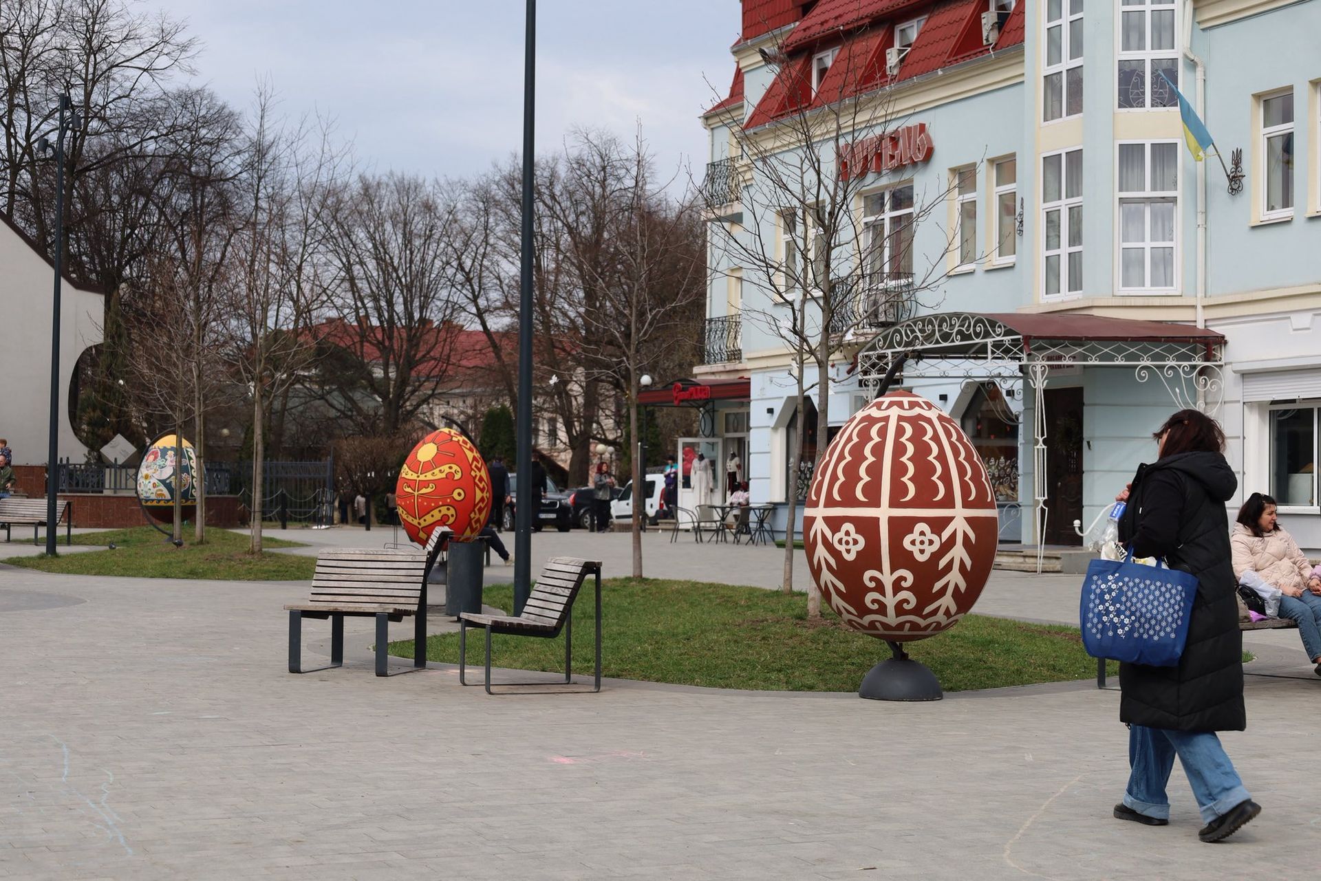 У центрі Коломиї відновили писанкову фотозону 3