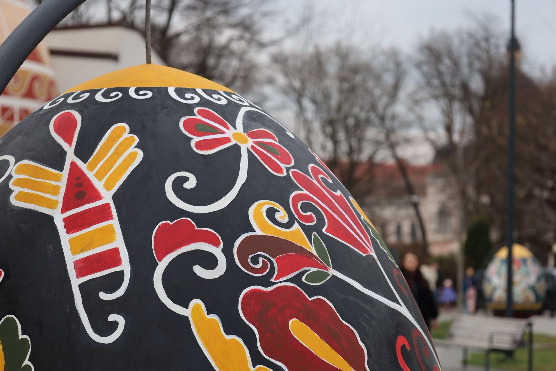 У центрі Коломиї відновили писанкову фотозону 7