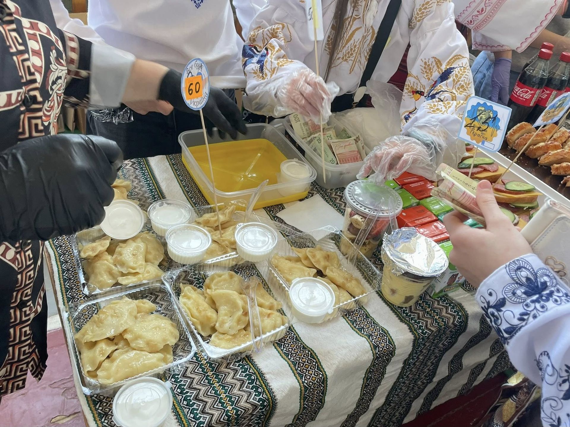 У Надвірній на благодійному ярмарку зібрали майже 60 тисяч гривень для ЗСУ 2