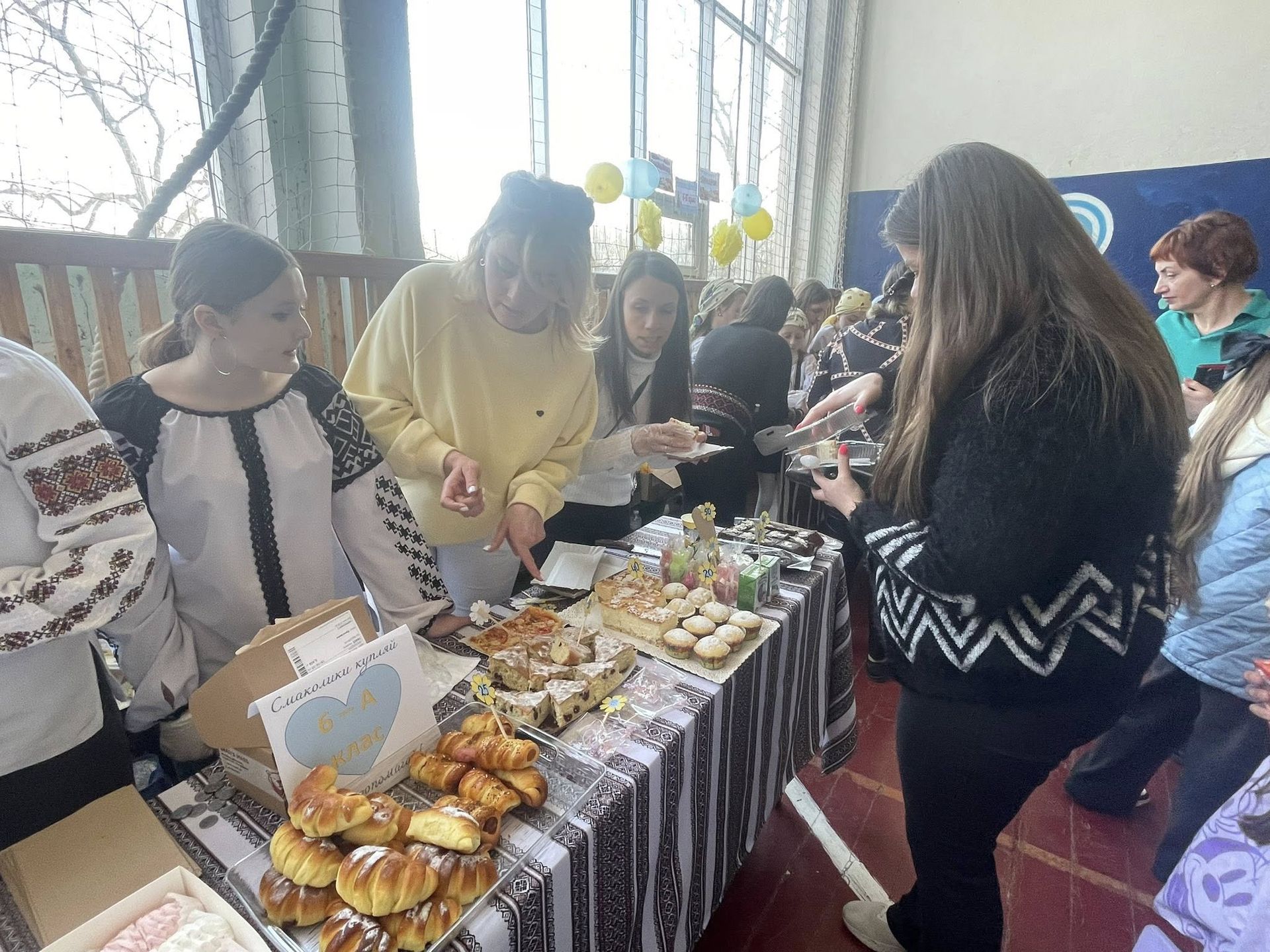 У Надвірній на благодійному ярмарку зібрали майже 60 тисяч гривень для ЗСУ 8