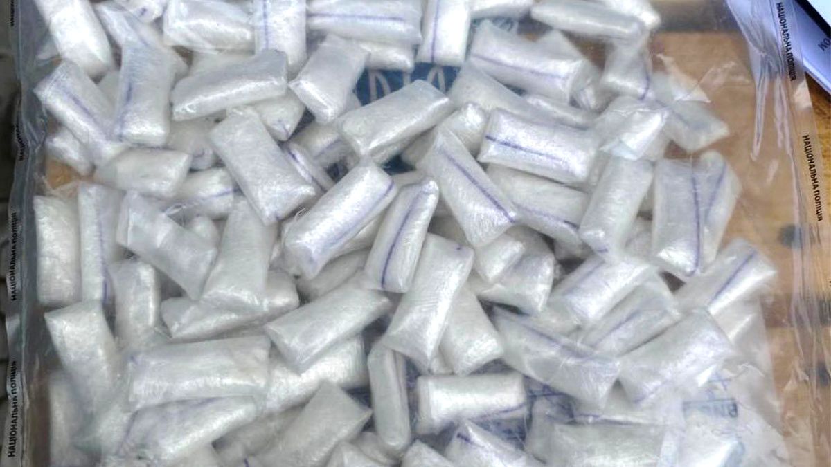 Юнаки з Прикарпаття налагодили нарковиробництво: у них вилучили 160 кілограмів амфетаміну 6