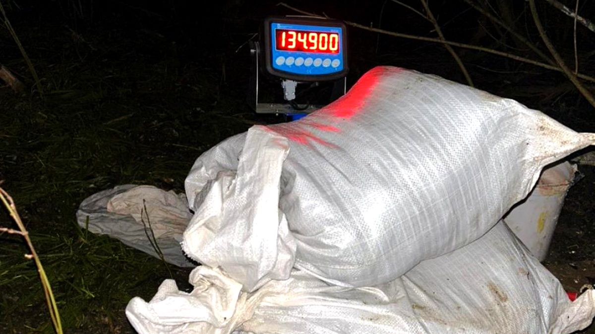 Юнаки з Прикарпаття налагодили нарковиробництво: у них вилучили 160 кілограмів амфетаміну 3