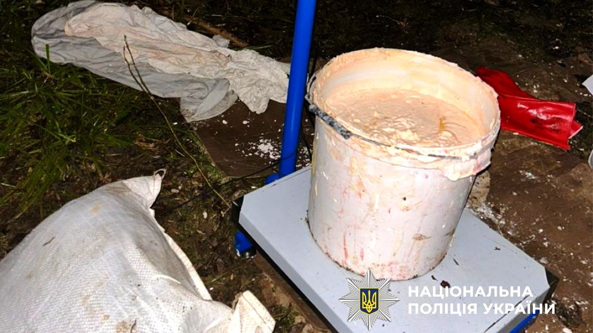Юнаки з Прикарпаття налагодили нарковиробництво: у них вилучили 160 кілограмів амфетаміну 1
