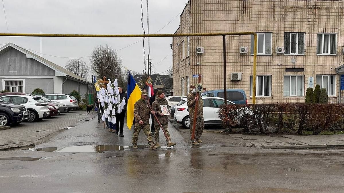 У Печеніжині навіки попрощалися із захисником Андрієм Гопелтатюком 7