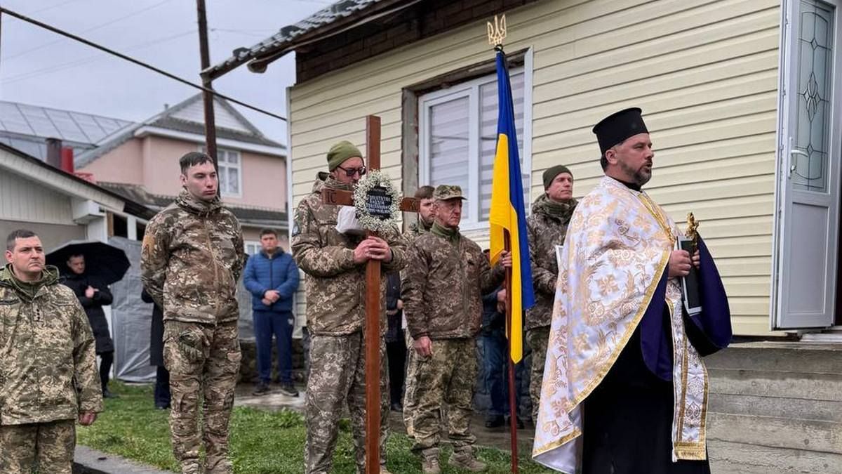 У Печеніжині навіки попрощалися із захисником Андрієм Гопелтатюком 2