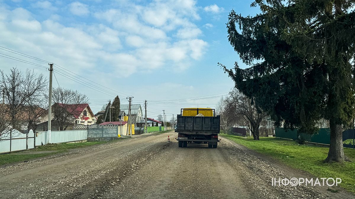 Через ремонт дорожнього покриття у Нижньому Вербіжі сильно укладнений рух 3