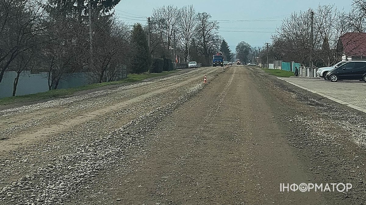 Через ремонт дорожнього покриття у Нижньому Вербіжі сильно укладнений рух 2