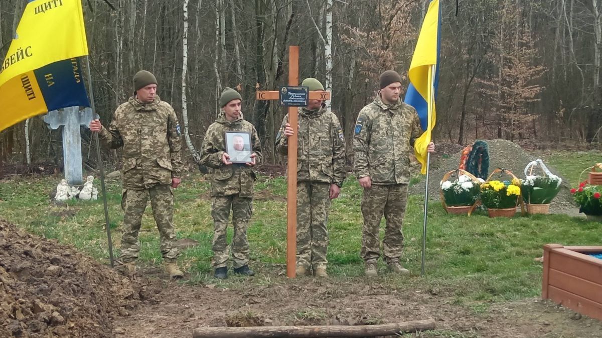 У Великій Кам’янці попрощалися з військовим Русланом Пастушенком
