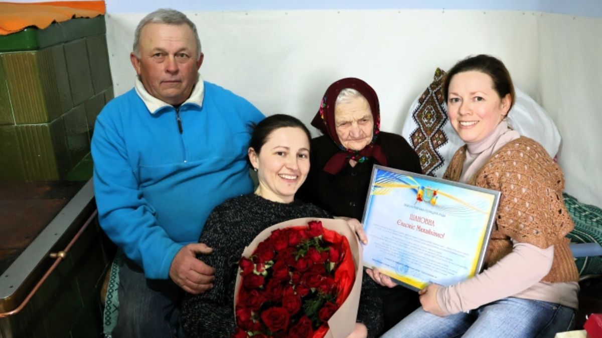 100 років життя: у Заболотівській громаді відзначили поважний ювілей жительки Бучачок