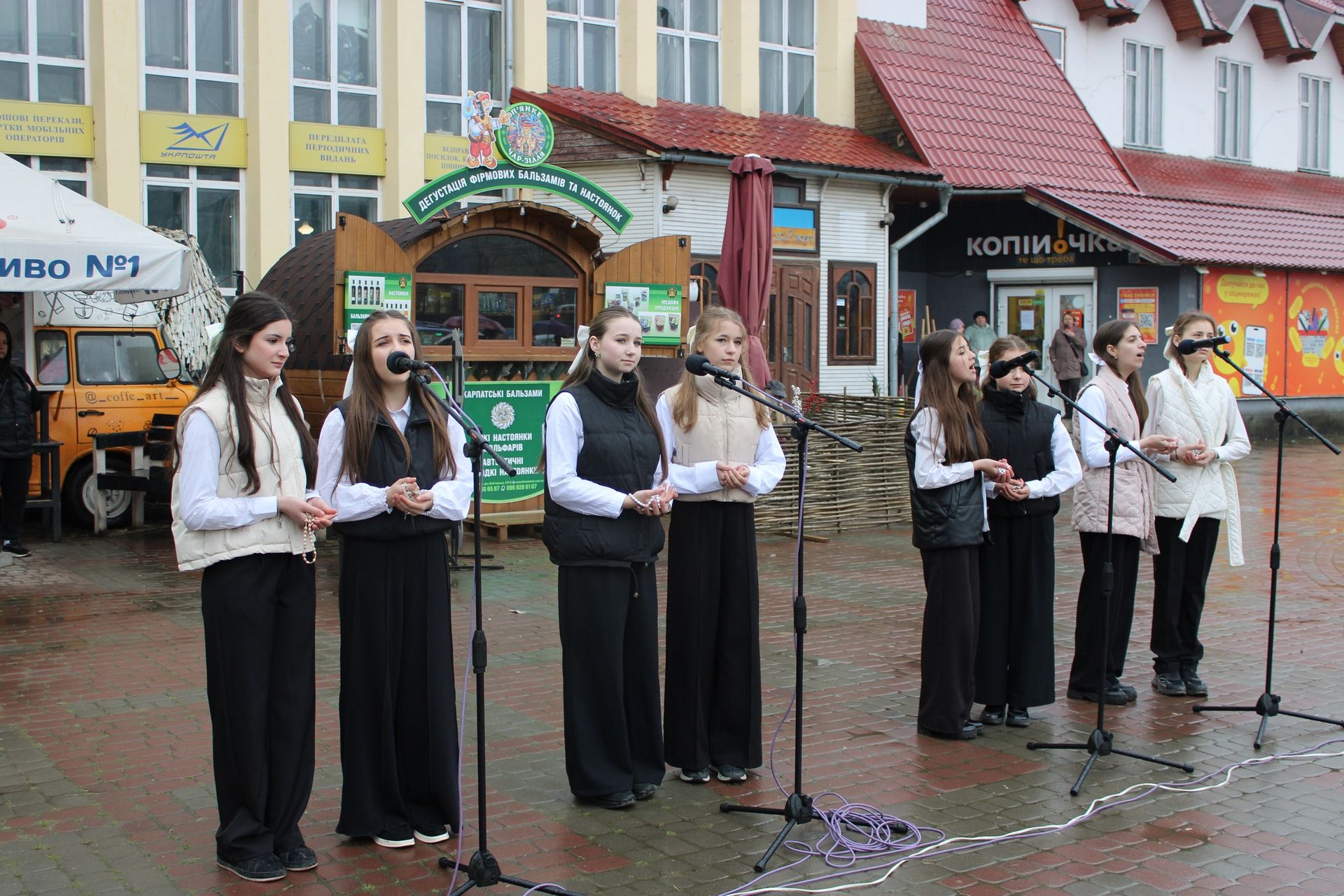 У Верховині провели благодійний захід на підтримку ЗСУ 13