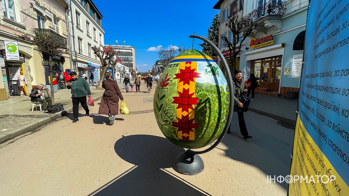 У Коломиї встановили "Писанку вдячності" на честь загиблих захисників 1
