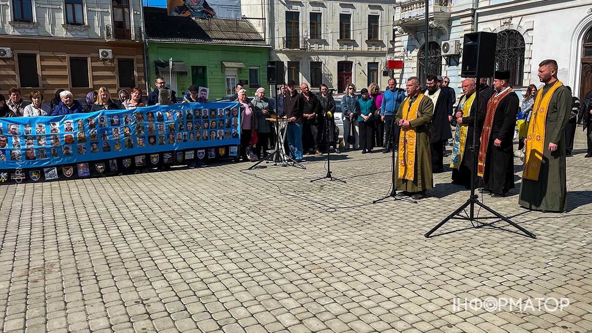 У Коломиї відкрили “Стіну надії” для зниклих безвісти воїнів 15