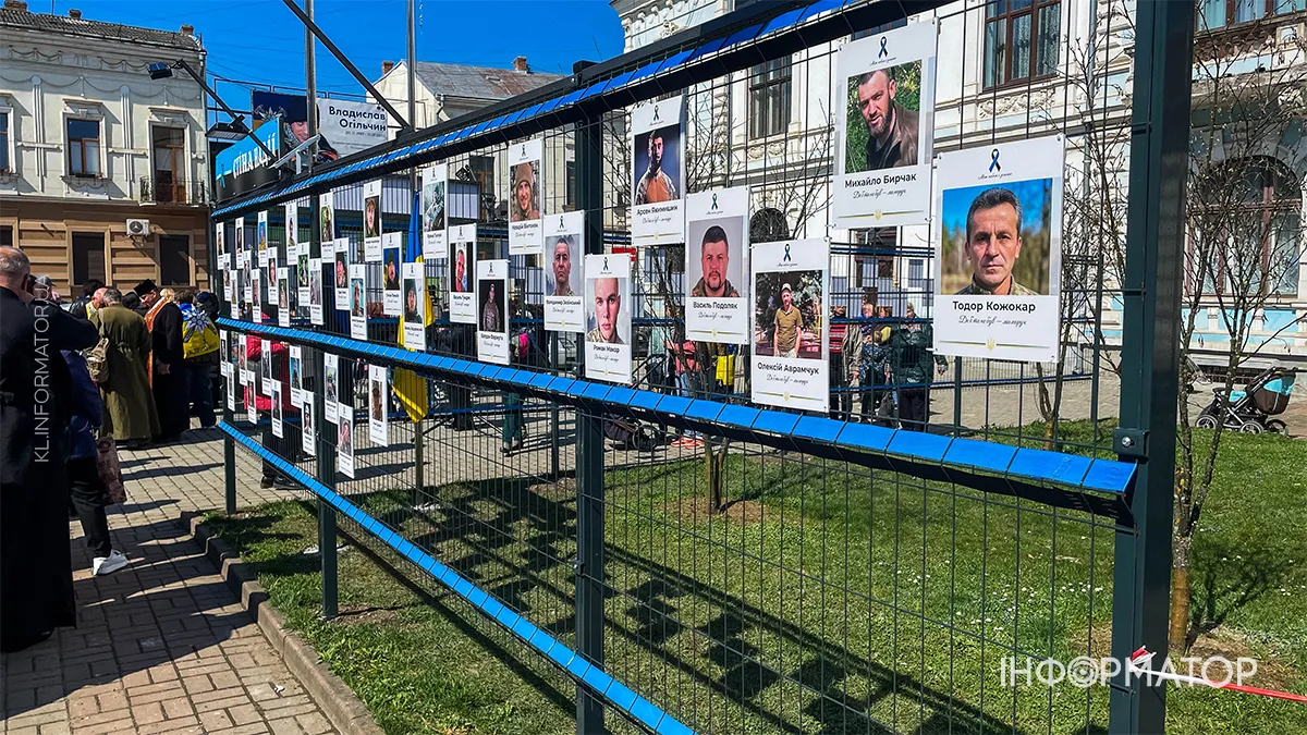 У Коломиї відкрили “Стіну надії” для зниклих безвісти воїнів 14