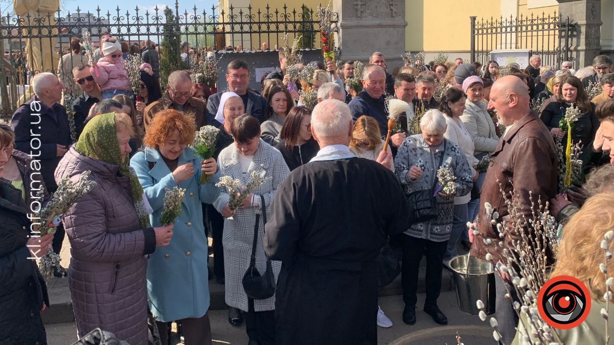 Вербна неділя у Коломиї: фоторепортаж з місцевих храмів 15