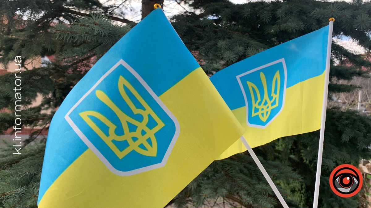 У Коломиї оновлюють державні прапори: містян закликають долучитися