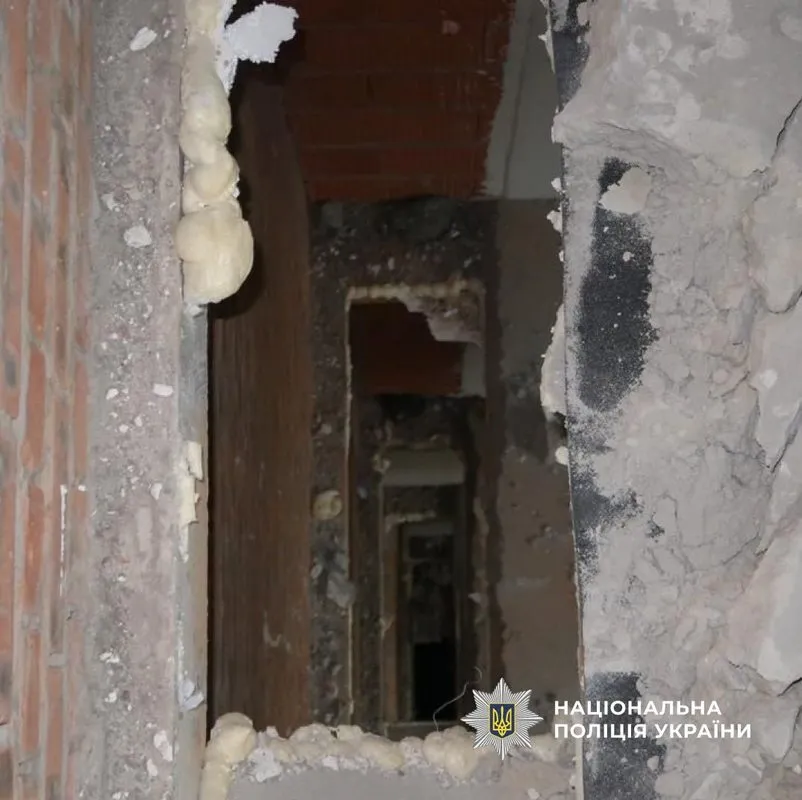 Отвір вентиляційної шахти, куди провалився хлопець