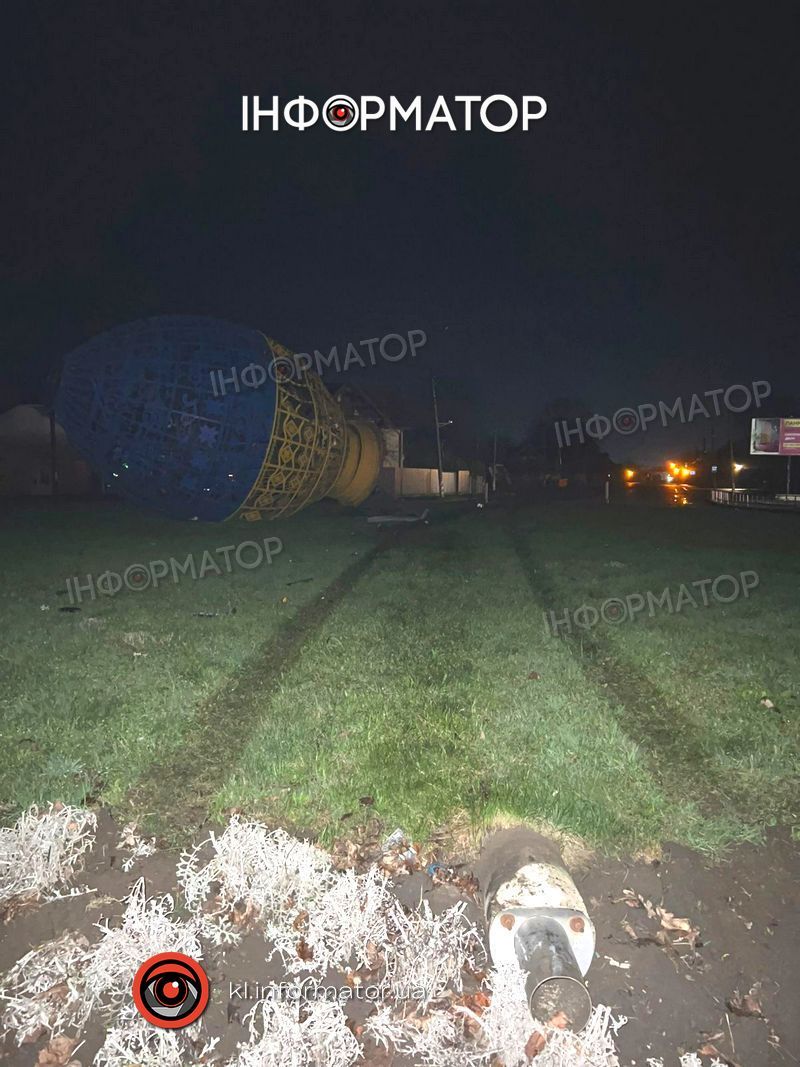 Хто збив яйце? Деталі аварії на кільцевій у Коломиї, внаслідок якої впала писанка 1